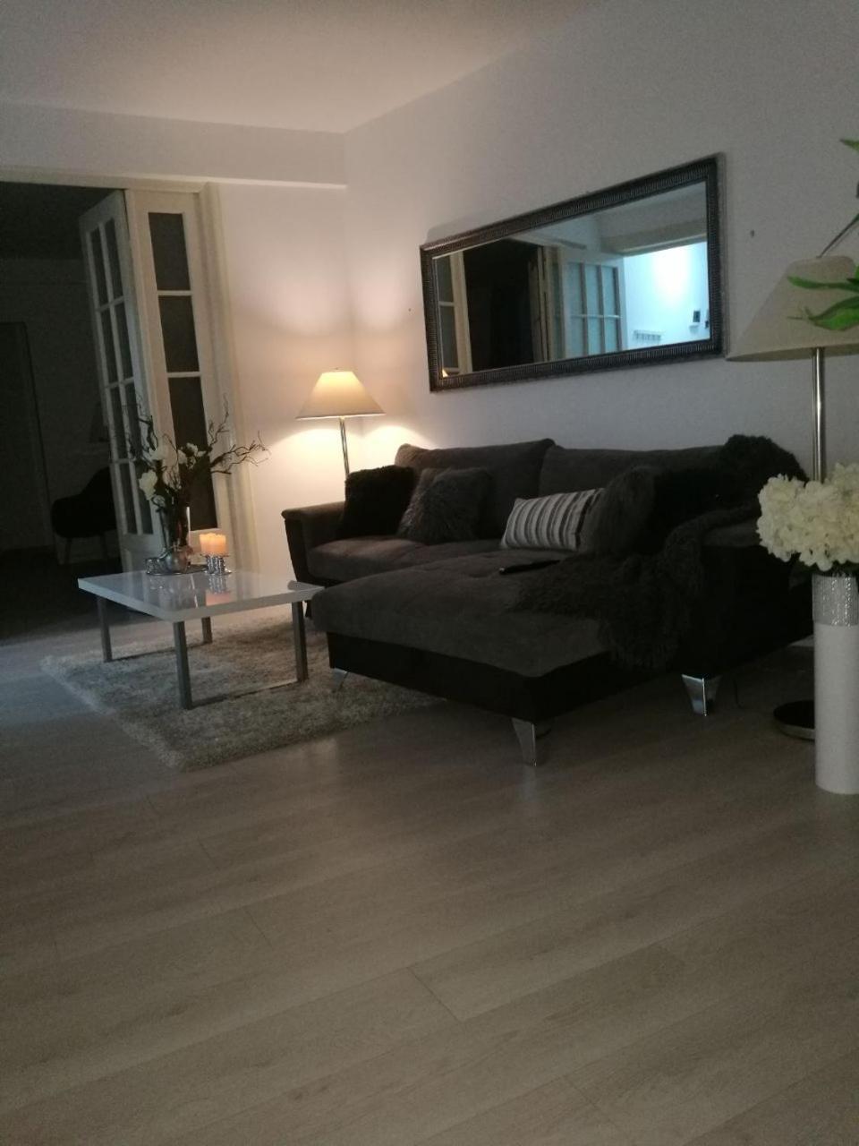 Metropole Apartments Invilla Old City ブカレスト エクステリア 写真